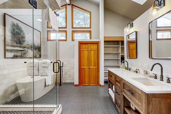 Shower, hair dryer, towels - Remodeled Bathrooms with ski theme, smart TVs, mtn views, grill, & hot tub (Park City)