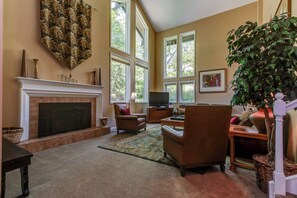 TV, fireplace, DVD player, offices - Spacious & upscale condo with private hot tub, easy access to ski resorts (Cottonwood Heights)