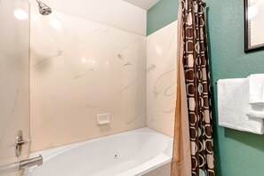 Shower, hair dryer, towels, shampoo - Top-floor, mountain view condo with fireplace, pool & hot tub - steps to shuttle (Park City)