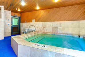 Spa - Top-floor, mountain view condo with fireplace, pool & hot tub - steps to shuttle (Park City)