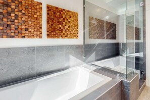 Shower, hair dryer, towels - Luxurious, dog-friendly home with  private hot tub, W&D, AC, WiFi, near slopes (Park City)