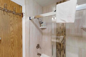 Shower, hair dryer, towels, shampoo - Top-floor, mountain view condo with pool & hot tub - steps to shuttle (Park City)