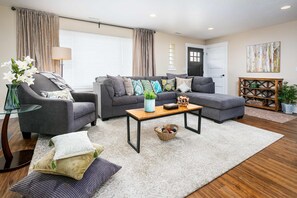 TV, fireplace, DVD player, offices - Modern Home in Quiet Neighborhood with  Hot Tub & Fireplace (Salt Lake City)
