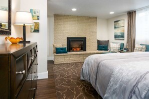 4 bedrooms, iron/ironing board, WiFi, bed sheets - Modern Home in Quiet Neighborhood with  Hot Tub & Fireplace (Salt Lake City)