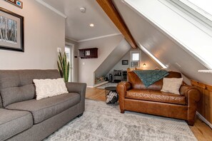 TV, offices - Quintessential Historic Old Town-Full Kitchen-Mountain Views (Park City)