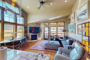 TV, fireplace, offices - Luxurious & Conveniently Located Condo with spectacular Deer Vally Views (Heber City)