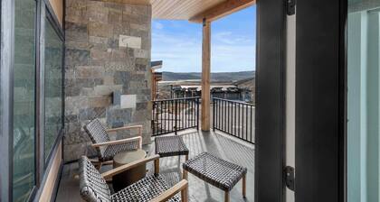 Panoramic views, hot tub & game room, Minutes from Jordanelle Express Gondola