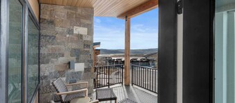 Panoramic views, hot tub & game room, Minutes from Jordanelle Express Gondola