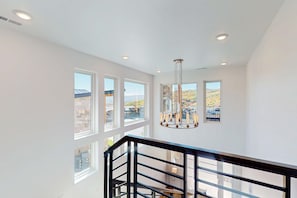 Interior - Panoramic views, hot tub & game room, Minutes from Jordanelle Express Gondola (Heber City)