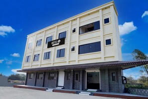 House | Exterior - Super Hotel O Dabha Hilltop (Nagpur)