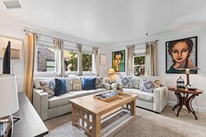A living room with two sofas, a coffee table, and a lamp. - Stylish condo in prime location just steps from Main Street & Town Lift Plaza (Park City)
