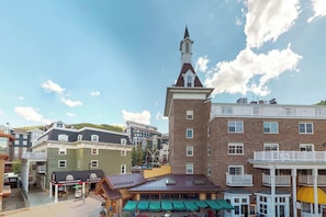 Exterior - Comfortable ski-in - ski-out condo with shared pool, hot tub, & gym (Park City)