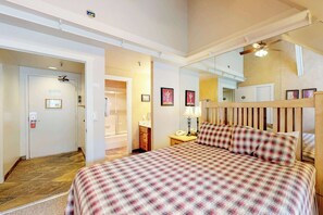 2 bedrooms, iron/ironing board, WiFi, bed sheets - Comfortable ski-in - ski-out condo with shared pool, hot tub, & gym (Park City)