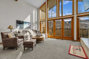 Living area - Light-filled condo with amazing ski views - on the shuttle route (Park City)
