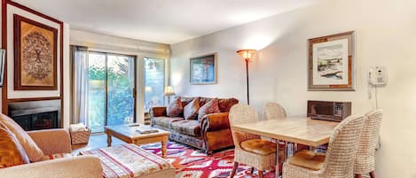 TV, lareira, DVD player