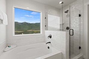 Shower, hair dryer, towels - brand-new house in Heber City with mountain views (Heber City)