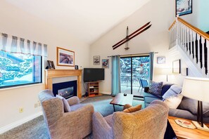 TV, fireplace, offices - Near skiing with two lofts, fireplace, pools, hot tub, mountain-view & sauna (Park City)