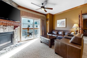 TV, fireplace - ski-in ski-out Condo with Shared Hot Tubs & Pool, High-Speed WiFi, and Central AC (Park City)