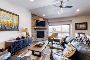 TV, fireplace, DVD player, table football - Spacious, new-build stunner near Park City & Deer Valley with private hot tub (Kamas)