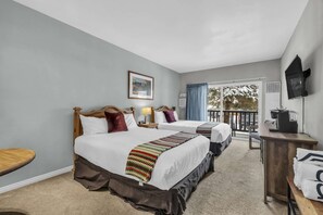 Iron/ironing board, WiFi, bed sheets - Central condo with WiFi, AC, patio, hot tub, & seasonal pool (Park City)
