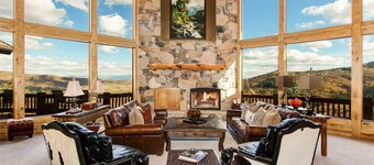 Billiards Room, New Flat Screen, Wrap around Viewing Deck, Hot Tub