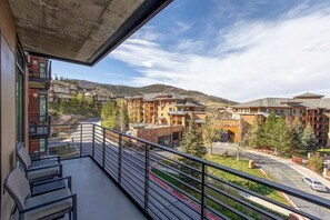 Property grounds - Premier Ski-in/Out Luxury Retreat w/Views & Hot Tub (Park City)