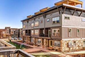 Property grounds - Private Rooftop Hot Tub Views Bumper Pool Table, High-Speed WiFi & Fireplace (Park City)