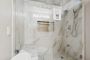 Shower, hair dryer, towels - Slopeside Luxury -Walk to slopes or town with private hot tub & sauna (Park City)