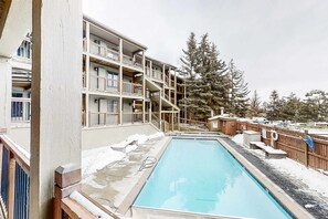 Pool - Chic ski condo 5 min walk to first-time chair lift with shared pool (Park City)