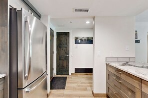 Interior - Fully Renovated Condowith Patio, Wood Fireplace & Hot Tub (Park City)