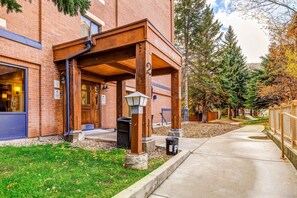 Exterior detail - Fully Renovated Condowith Patio, Wood Fireplace & Hot Tub (Park City)
