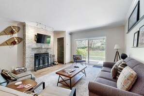TV, fireplace, offices - Fully Renovated Condowith Patio, Wood Fireplace & Hot Tub (Park City)