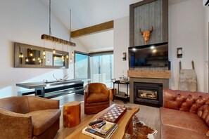TV, fireplace, offices - Lavish alpine escape with pool & hot tub - walk to lifts, dining & shops (Park City)