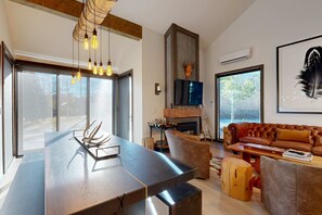 TV, fireplace, offices - Lavish alpine escape with pool & hot tub - walk to lifts, dining & shops (Park City)