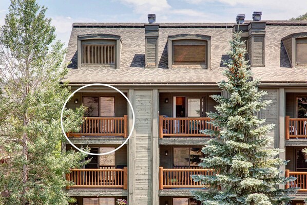 Exterior - Spacious condo with loft - walk to ski lifts & restaurants (Park City)