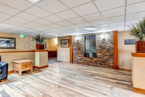 Lobby - Stunning views, pool/hot tub, gas grill (Park City)