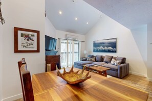 Living area - Stunning views, pool/hot tub, gas grill (Park City)