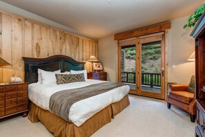 Desk, iron/ironing board, WiFi, bed sheets - Superbly located, Elegant, Serene Deer Valley accommodations (Park City)