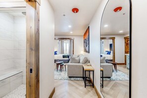 Interior - Ski-in - ski-out condo with pools, sauna, hot tubs, game room, gym, kitchenette, W&D (Park City)