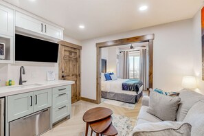 Iron/ironing board, WiFi, bed sheets - Ski-in - ski-out condo with pools, sauna, hot tubs, game room, gym, kitchenette, W&D (Park City)