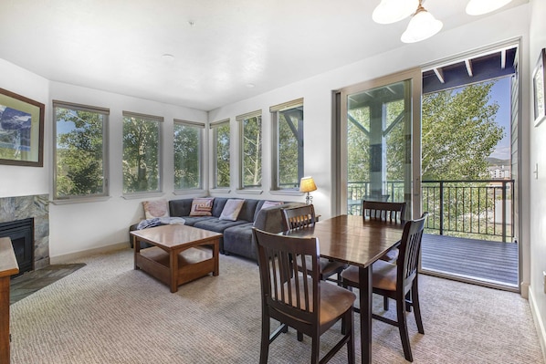 TV, fireplace - Light-filled condo with heated pool & hot tub, near shopping & skiing (Park City)