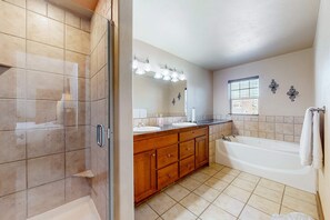 Shower, hair dryer, towels - Townhome with fireplace, patio, grill, updated kitchen, & W&D - great location (Park City)