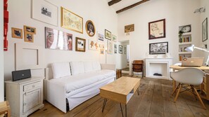 Living area - Vespa Apartment (Napoli)