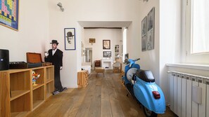 Interior - Vespa Apartment (Napoli)