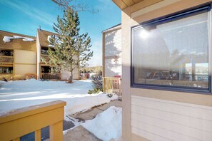 Property grounds - Lovely condo with fireplace, WiFi, washer & dryer - great location (Park City)