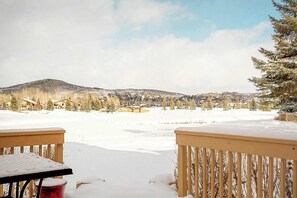 Property grounds - Lovely condo with fireplace, WiFi, washer & dryer - great location (Park City)