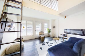 TV, fireplace, offices - Modern & chic year-round getaway with mountain views & fireplace- near shopping (Park City)