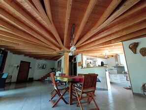 Dining - Spacious architect-designed house, 15 minutes from AVIGNON, 5 minutes from the center of Les ANGLES (Les Angles)