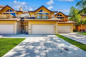 Exterior - Lakeside gem with indoor hot tub at Deer Valley Resort (Park City)