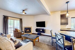 TV, fireplace, offices - Light-filled condo near Canyons Village with mountain view, pool & hot tubs (Park City)
